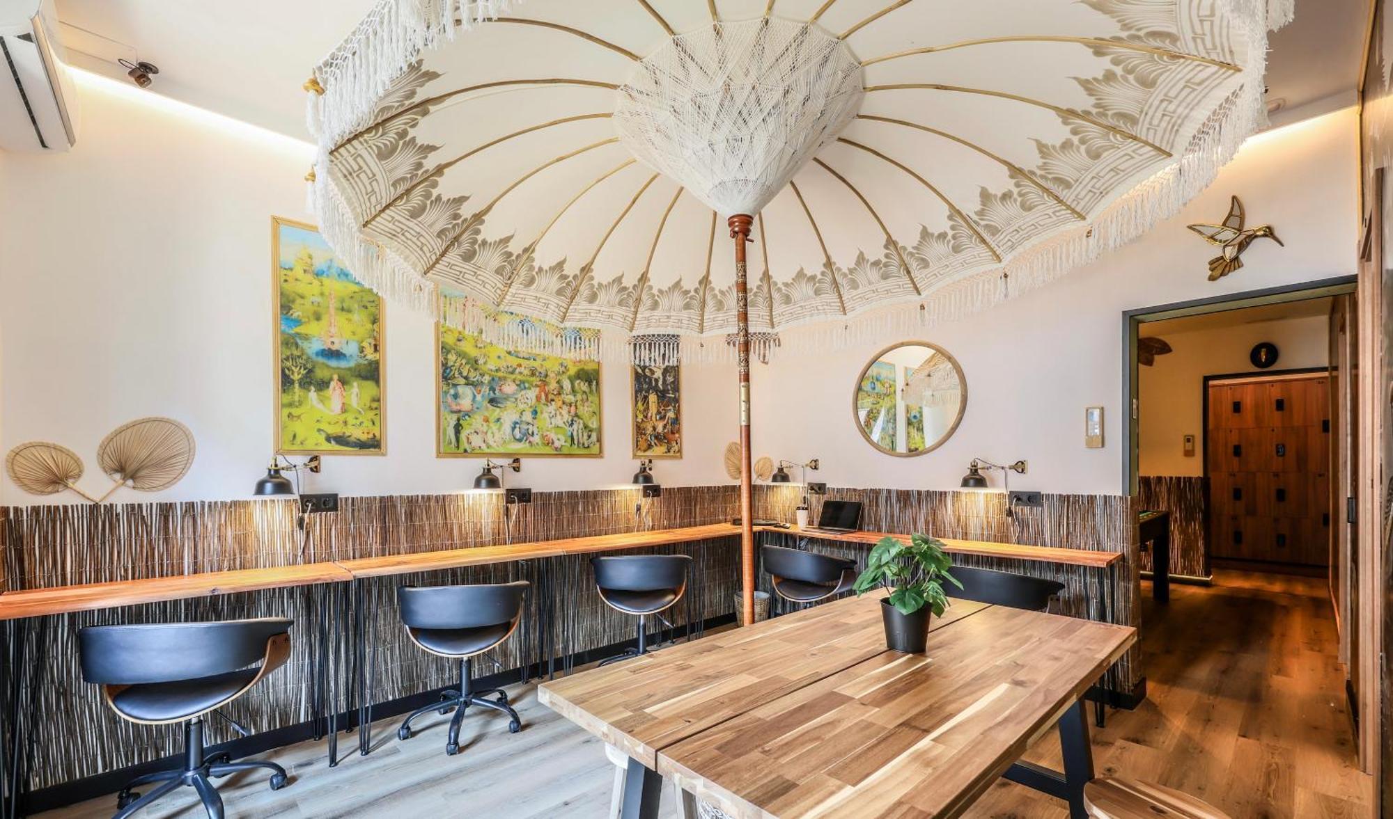 Hostal Eliseo - Livingcoworking - Malasana